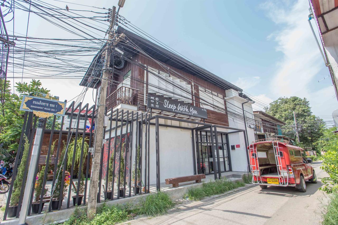 Sleep With You - Hatch Co-Living And Co-Working Space Chiang Mai Esterno foto