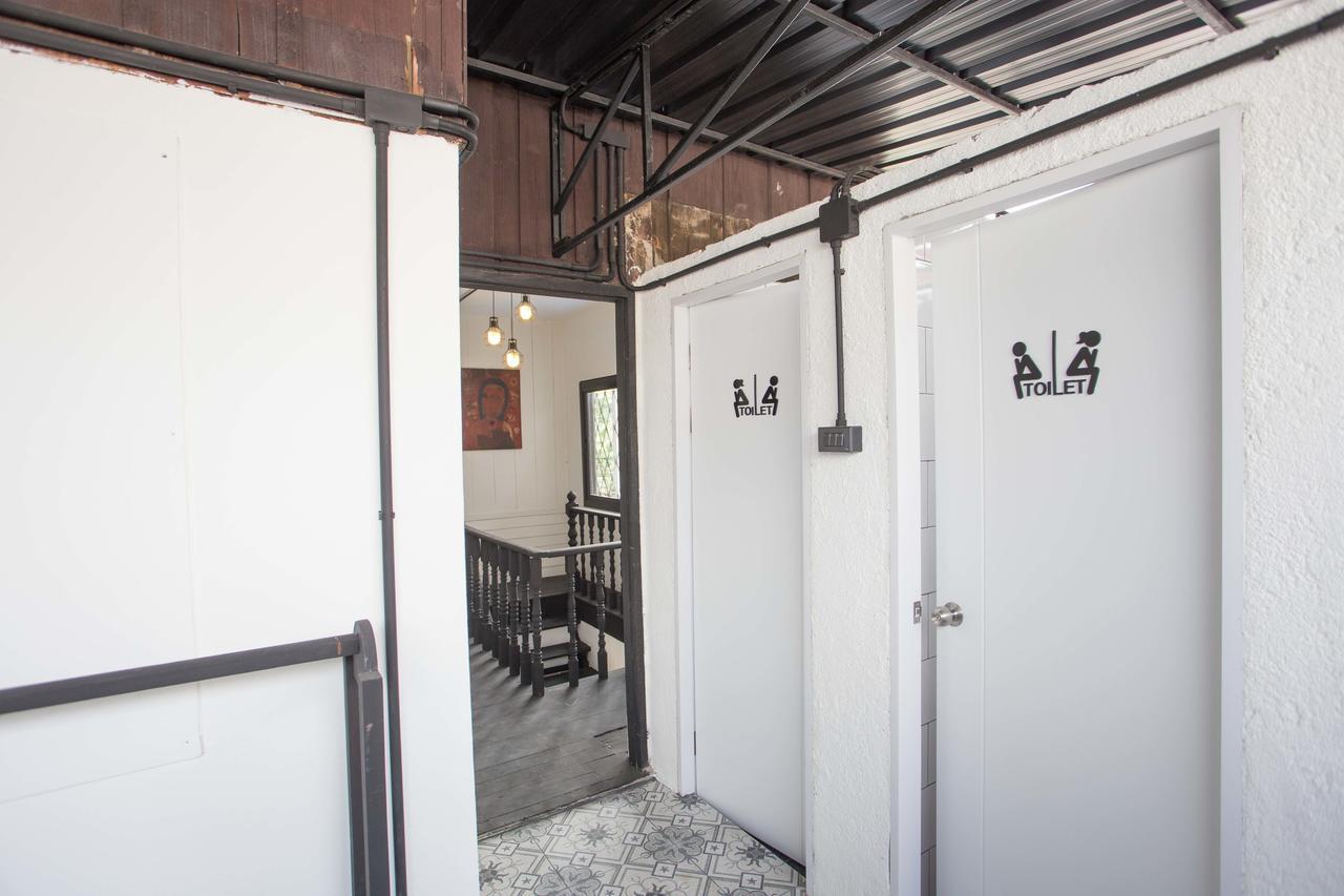 Sleep With You - Hatch Co-Living And Co-Working Space Chiang Mai Esterno foto