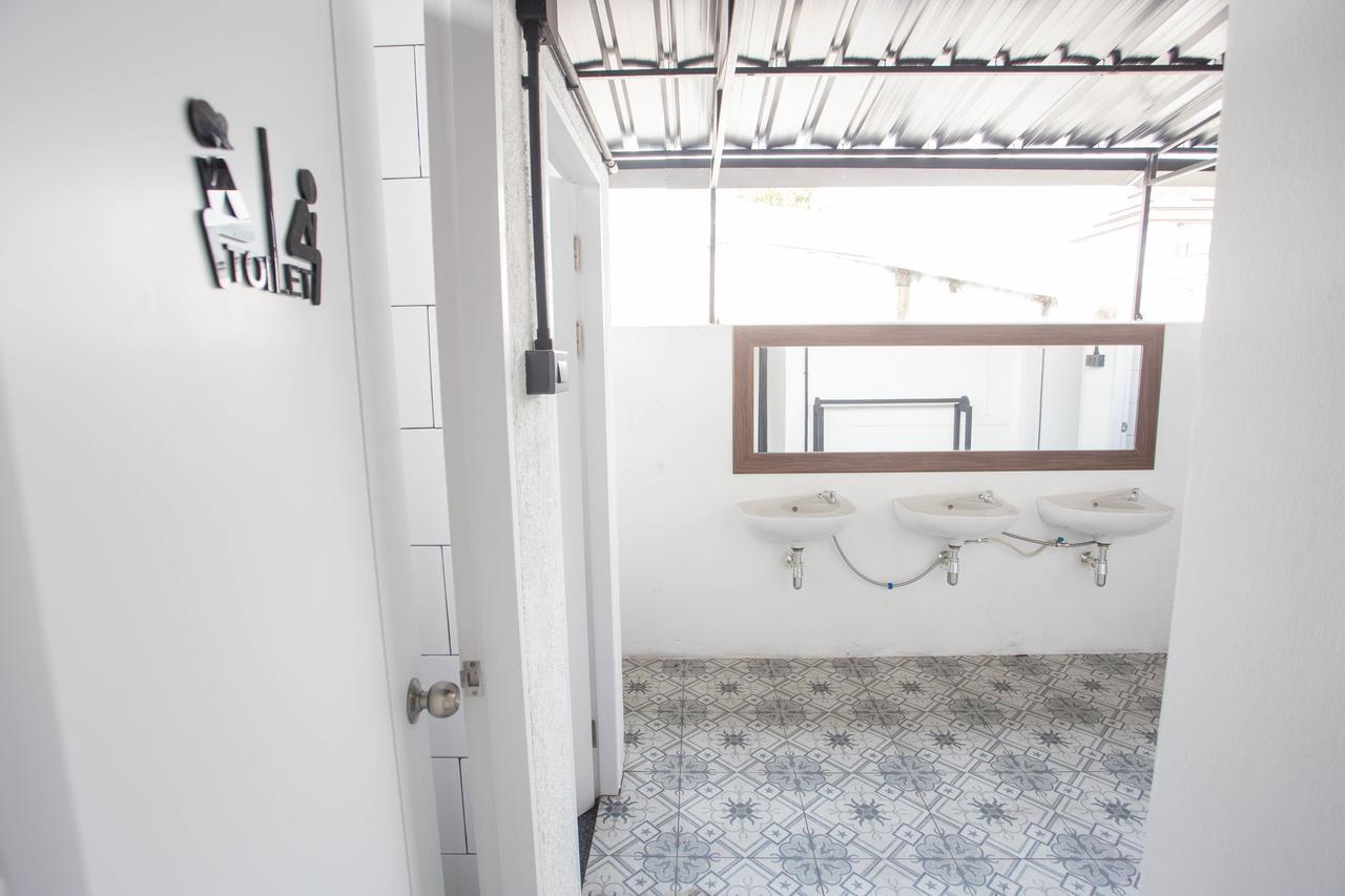 Sleep With You - Hatch Co-Living And Co-Working Space Chiang Mai Esterno foto