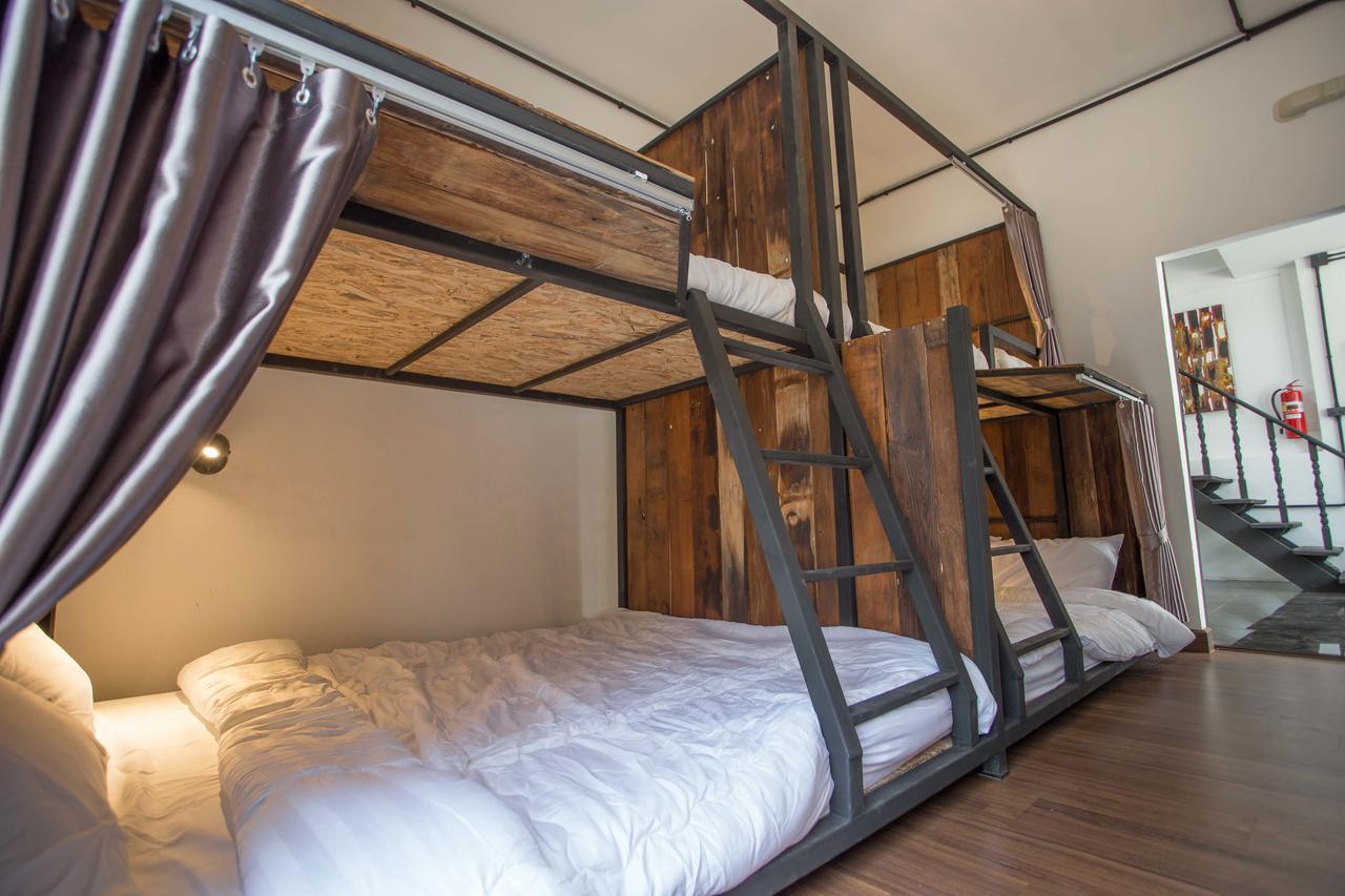 Sleep With You - Hatch Co-Living And Co-Working Space Chiang Mai Esterno foto