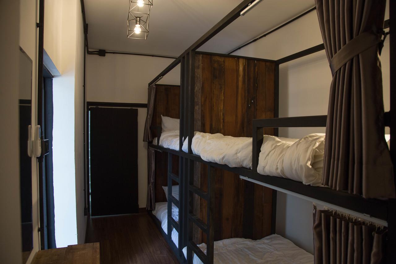 Sleep With You - Hatch Co-Living And Co-Working Space Chiang Mai Esterno foto