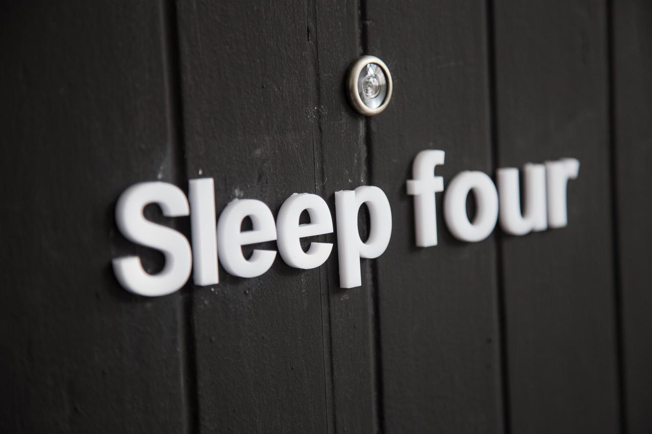 Sleep With You - Hatch Co-Living And Co-Working Space Chiang Mai Esterno foto