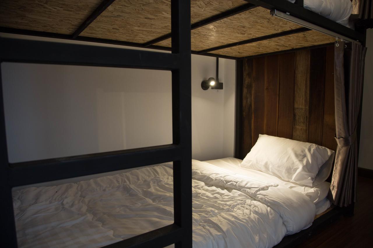 Sleep With You - Hatch Co-Living And Co-Working Space Chiang Mai Esterno foto