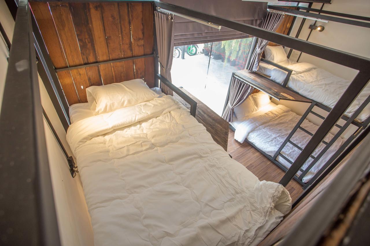 Sleep With You - Hatch Co-Living And Co-Working Space Chiang Mai Esterno foto