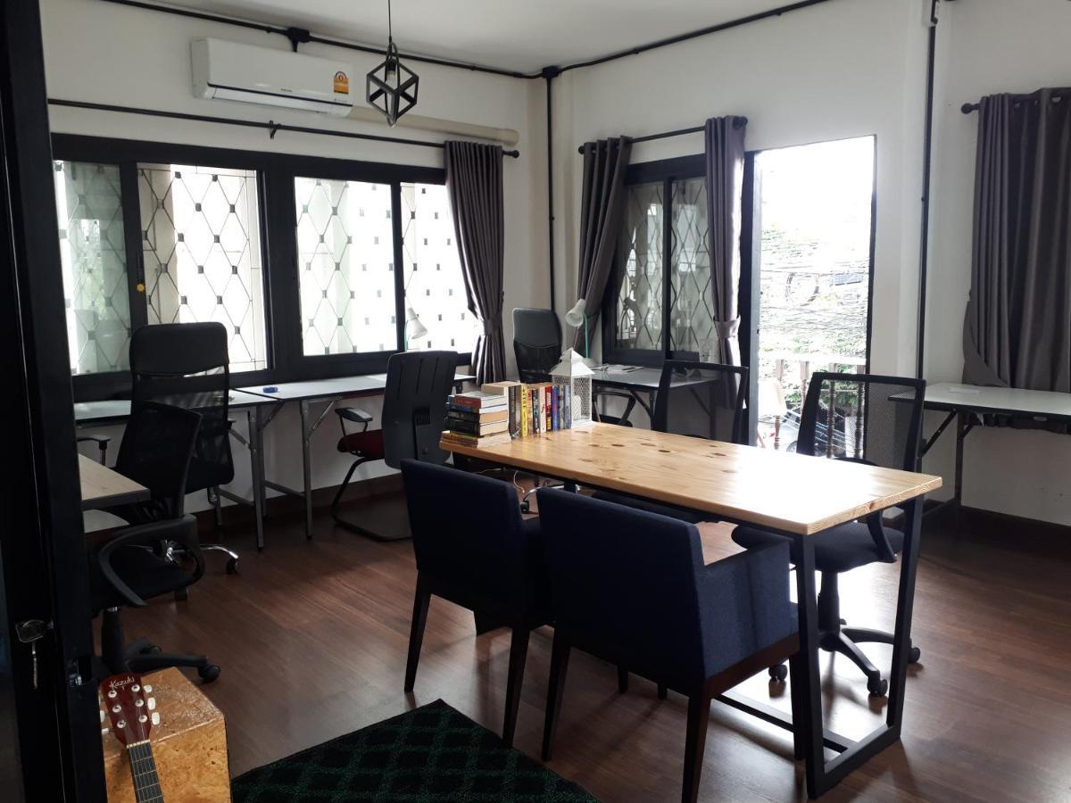 Sleep With You - Hatch Co-Living And Co-Working Space Chiang Mai Esterno foto